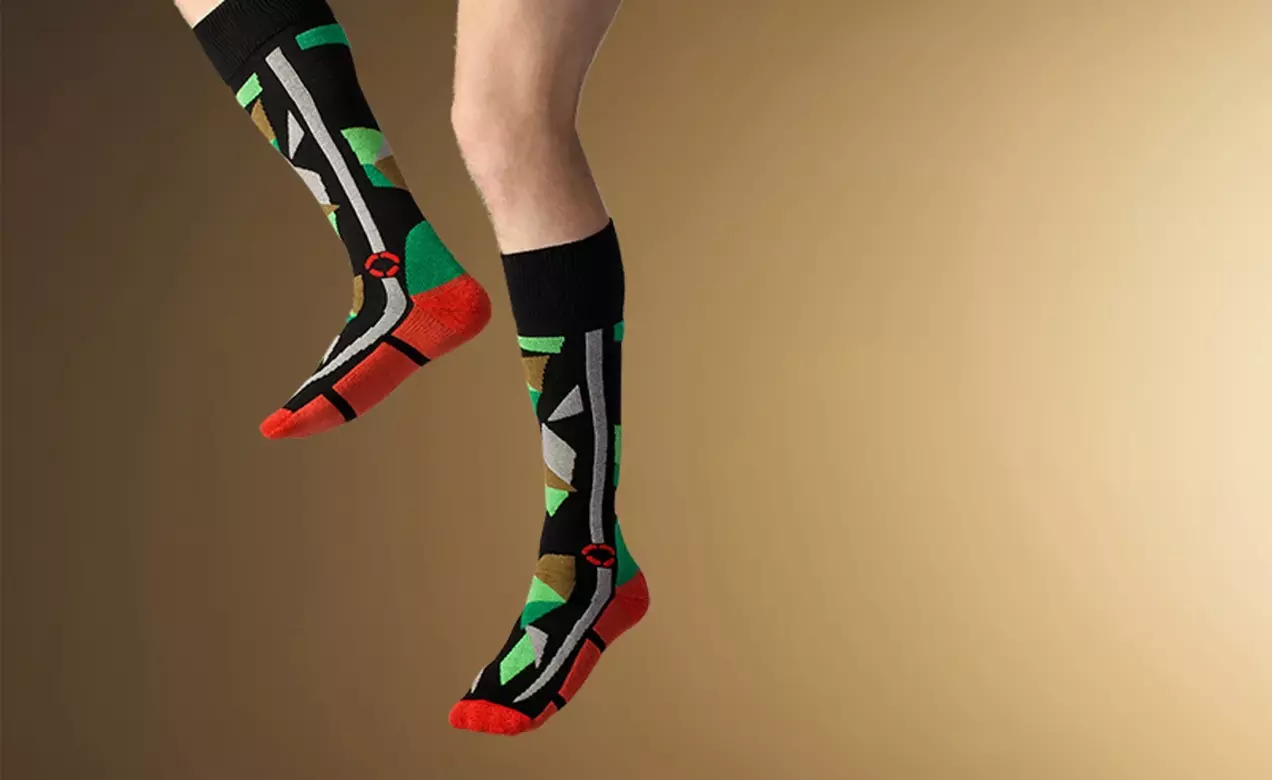 Lightweight socks made with THERMOLITE® FIR fiber uses the body’s own infrared energy to generate heat for greater comfort.